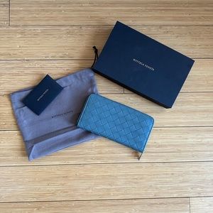 NWT NOT BV Woven Wallet
